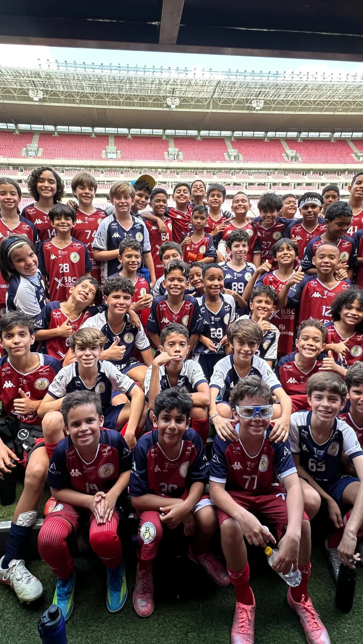 Atletas do CT Barão reunidos no estádio