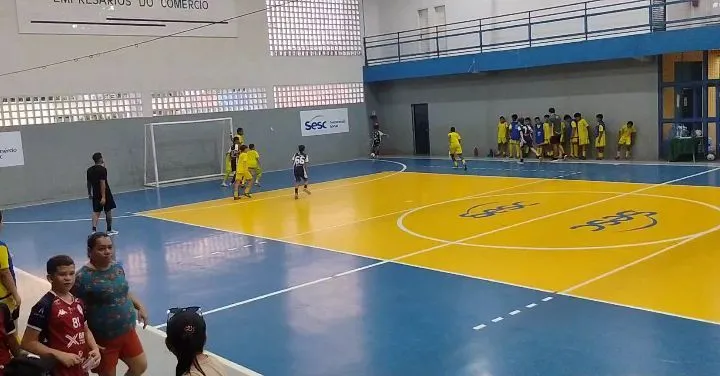 Treino de futsal em quadra